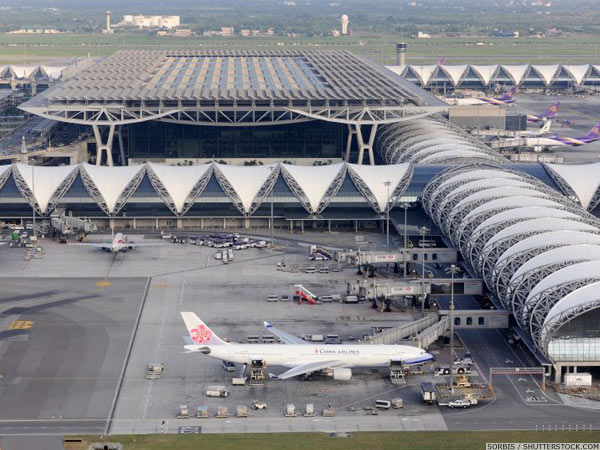 Passenger airplane at Suvarnabhumi Airport terminal